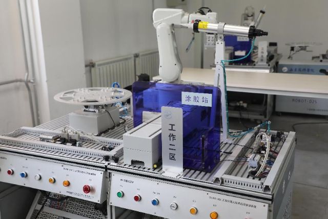工業(yè)機(jī)器人典型應(yīng)用學(xué)習(xí)工作站 工業(yè)機(jī)器人典型應(yīng)用學(xué)習(xí)工作站