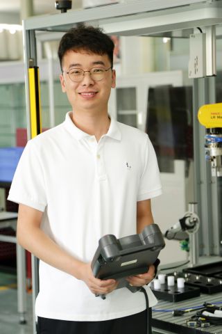 趙普,，先后獲得全國技術能手、山東省技術能手,、山東省青年崗位能手,、山東省技工教育先進個人等榮譽稱號。曾獲第一屆工業(yè)機器人技術應用技能大賽全國第二名,，第一屆智能制造技術應用技能大賽全國第一名,，第一屆中華人民共和國第一屆職業(yè)技能大賽機器人系統(tǒng)集成項目全國第三名。累計榮獲山東省第一名五次,，全國第一名,、第二名、第三名各一次,。指導多名學生參加職業(yè)技能大賽并取得優(yōu)異成績,。