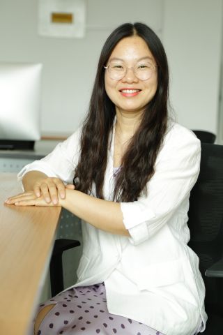 周國平，先后獲得全國技術能手,，,、山東省首席技師等榮譽稱號。獲得全國印刷大賽獲得平版制版員工職工組第一名,。多次擔任世界技能大賽,、全國技能大賽項目裁判，專家組長,。指導學生參加全國技術技能大賽,，并取得優(yōu)異成績。