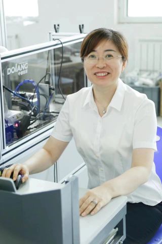 李霞,，先后獲得全國技術能手、山東省技術能手等榮譽稱號,。獲得第二屆全國人工智能應用技能大賽山東省選拔賽人工智能訓練師賽項一等獎第一名,，第二屆全國人工智能應用技能大賽人工智能訓練師國賽一等獎第二名。