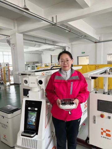 王穎,，先后獲得全國技術能手,、山東省技術能手等榮譽稱號。獲得第二屆全國人工智能應用技術技能大賽第二名,、山東省人工智能應用技術技能大賽第二名。指導參賽選手榮獲第46屆世界技能大賽機器人系統(tǒng)集成項目國家集訓隊（五進三）第一名,、省級一類賽第二名兩項,；參與并完成國家自然科學基金項目、國家青年科學基金項目,、山東省高等學?？蒲杏媱濏椖浚綎|省自然科學基金項目和山東省教研課題各一項,。